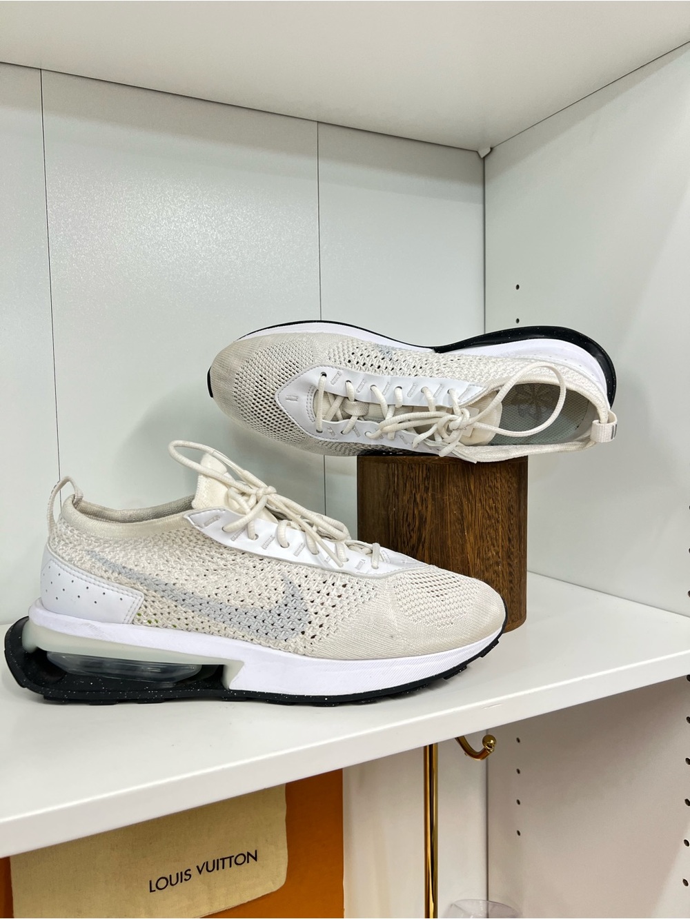 Nike Flyknit Racer Sneaker men size 8 women size 10